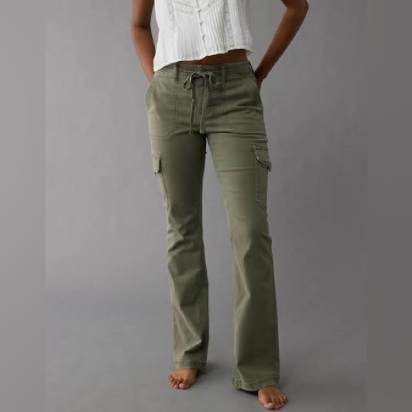 American Eagle Outfitters Women's Olive Green Classic Bootcut Cargo Pants 2 R - Picture 1 of 8